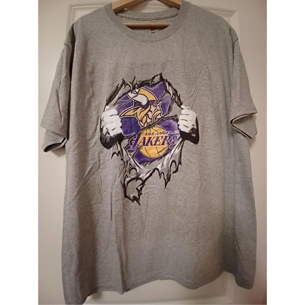 Laker's Men's T-shirt size XL